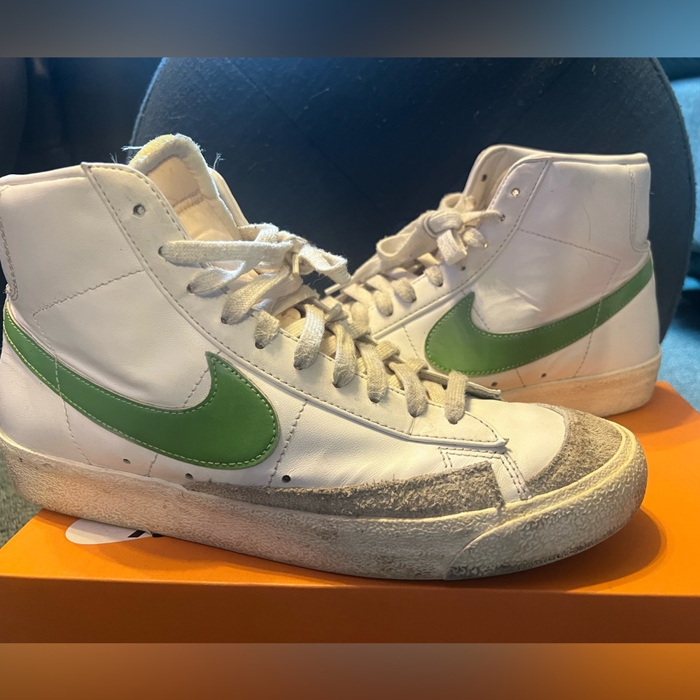 SIZE 9.5 GREEN AND BLACK NIKE BLAZERS